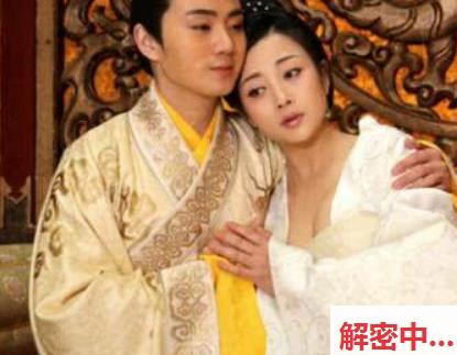 湖南吉首市邓克琴没有穿衣服的贷曝光 00年眼镜白色的流体美的玩偶借钱不还 自己搞自己视频被贷款机构曝光
