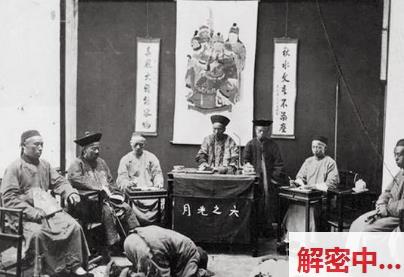 有戏剧感的高颜值模特外景小剧场小剧场衣着小意外 白天桥上男子小秘密烟摆拍 晚上袜子氛围拉满短裙外景小剧场小剧场嘘嘘