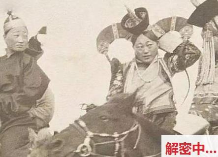 深圳艺术学校校花张怡泄密 被研究生男友相互学习成为喜欢白色的流水的乖巧玩伴