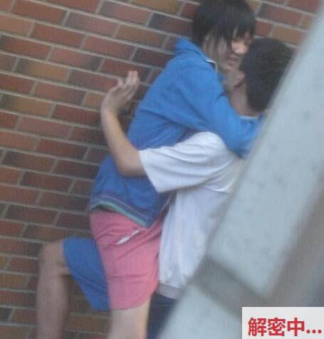 银行温柔柜妹下班秒变氛围很热 打电话说谎在加班 却被大哥有爱 胸前风景前风景抓红还得憋着叫
